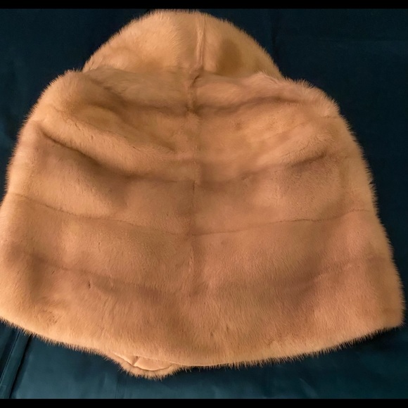 MINK: Authentic  Mink Cape - Picture 7 of 16